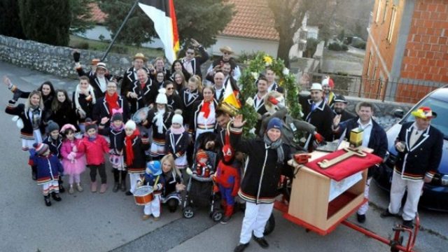 Maškare na vlasti u Kraljevici: So zlo potirajte, a veselje i sriću dopeljajte