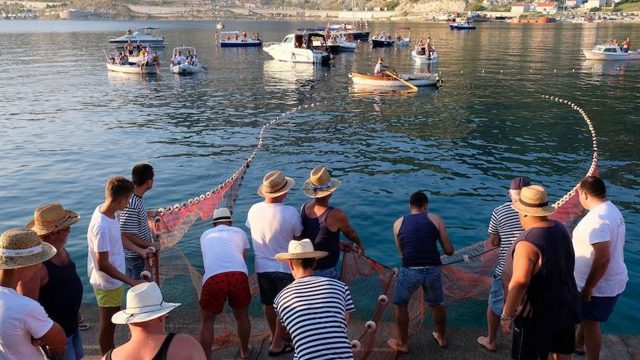 Jedinstvena manifestacija “Tira, tira” u Bakarcu dočekala svoje peto izdanje