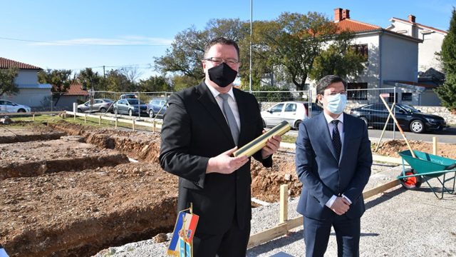 Svečanim polaganjem kamena temeljca označen početak gradnje zgrade POS-ovih stanova i poslovnih prostora u Šmriki