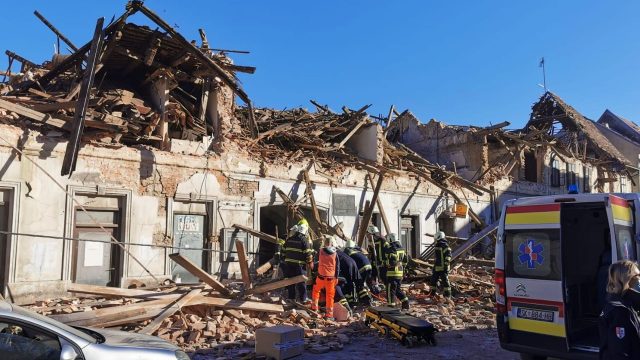 Pomozimo Petrinji i Sisku