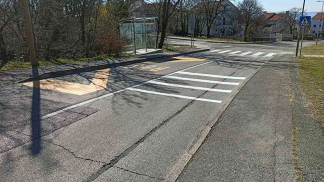 Obilježavanje novog pješačkog prijelaza na raskrižju Ulice Podbanj s Ulicom Oštro