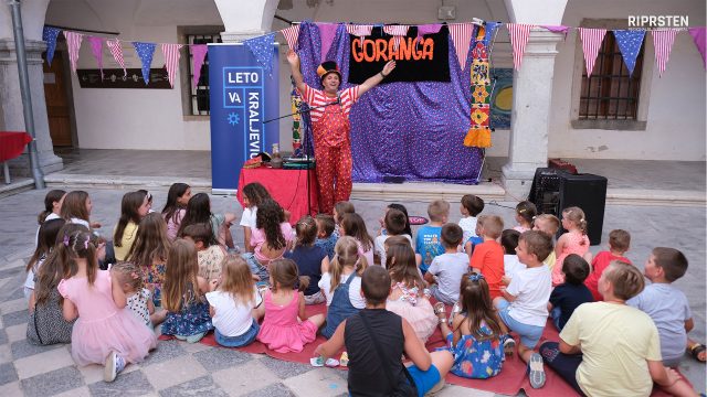 Zabavna interaktivna predstava “Klaunovska posla” zabavila brojne mališane u Dvorcu Frankopan