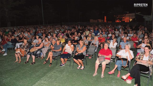 „Casabianca“ dobro zabavila šmričku publiku!