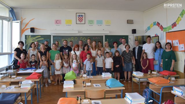 Za školske klupe sjelo 27 kraljevičkih prvašića