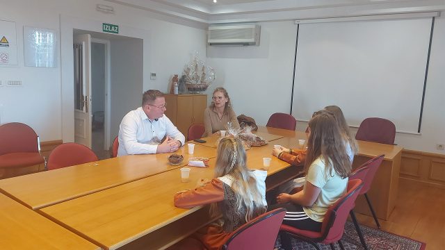 Učenici OŠ Kraljevica i njihovi nastavnici danas su prigodno obilježili Dane kruha