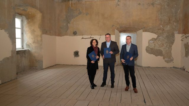 Svečano potpisan ugovor za izvođenje radova na uređenju Malog muzeja brodogradnje i ribarstva