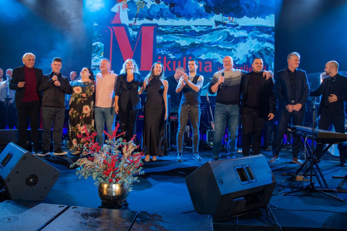 Glazbeni spektakl “Kraljevice va srcu te nosin” raspjevao Sportsku dvoranu i predstavio dvije sjajne nove skladbe