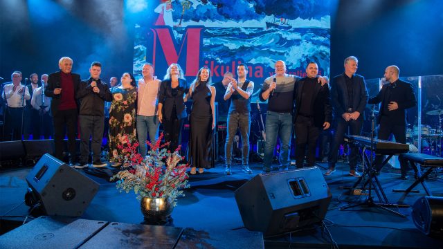 Glazbeni spektakl “Kraljevice va srcu te nosin” raspjevao Sportsku dvoranu i predstavio dvije sjajne nove skladbe